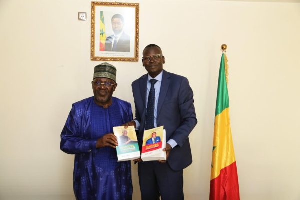 Visite de Son Excellence M. Jean KO-Ntanga, Ambassadeur de la République du Cameroun au Sénégal, à l’ENA